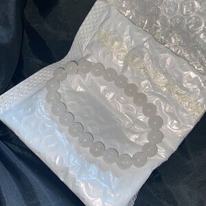 NWOT - Natural White Jade 8mm 0.31” Gemstone 💎 Healing Crystal Stretch Bracelet